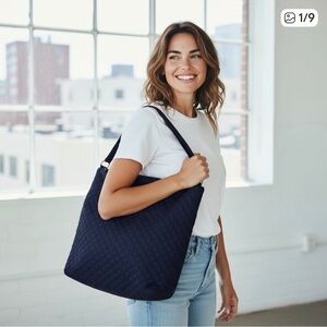 Vera Bradley Oversized Ziptop Hobo Bag in Classic Navy w Floral Print Lining NWT